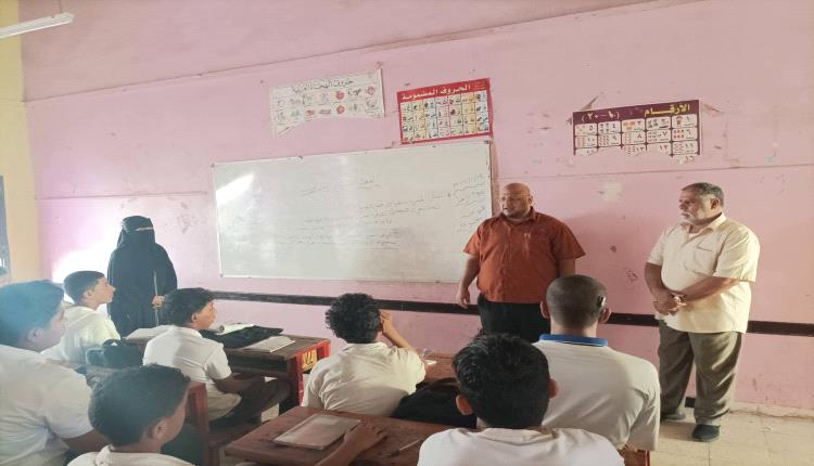 مدير تربية صيرة يتفقد سير العملية التعليمية بمدرسة باحميش
