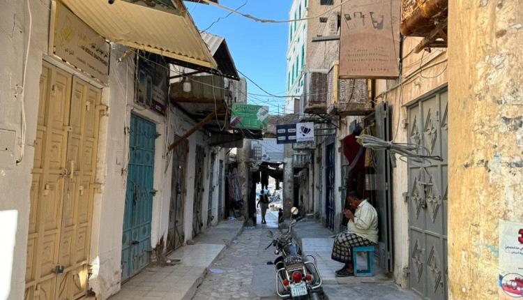 قوات الطوارئ اليمنية تداهم محل جوالات في سوق سيئون وتعتقل مالكه في ظروف غامضة
