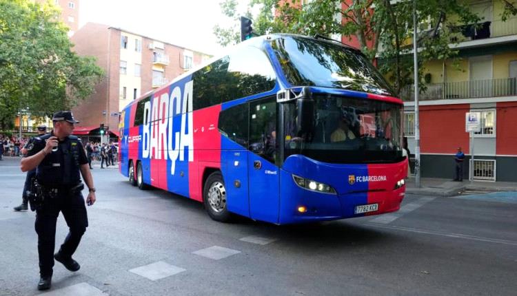 حافلة برشلونة تتعرض لحادث قبل مواجهة راسينج