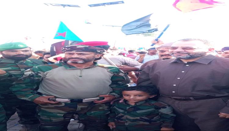 فيديو- الوكيل الكاف يشارك الجماهير في ساحة العروض ويصرح: الأرض أرضنا ولن نبيع دماء شهدائنا