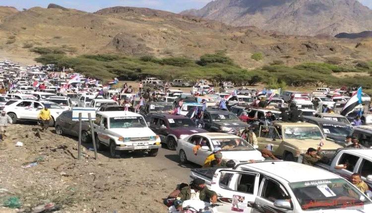 قوات من درع الوطن والعمالقة في العند تقطع الطريق وتحاول منع وصول الحشود الزاحفة إلى عدن من الضالع ويافع وردفان 