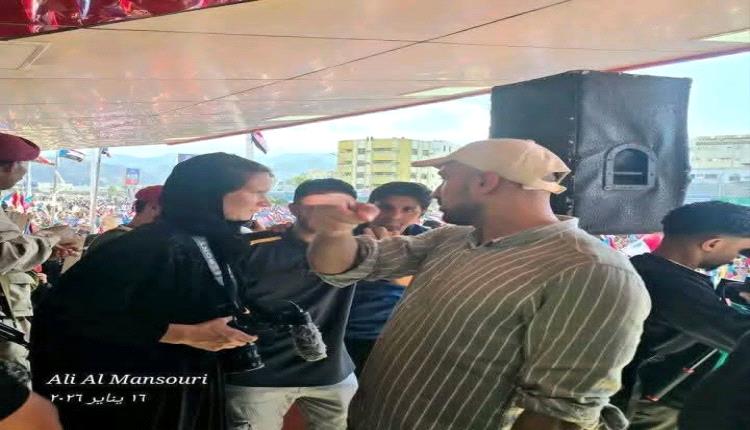 ما حقيقة وصول وفود إسرائيلية الى ساحة العروض بعدن؟ 