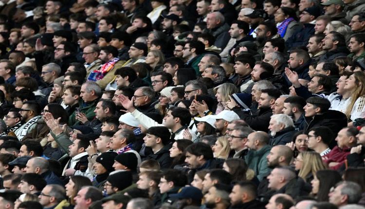 ثورة "المناديل البيضاء" تجتاح ريال مدريد.. وتهدد بيريز