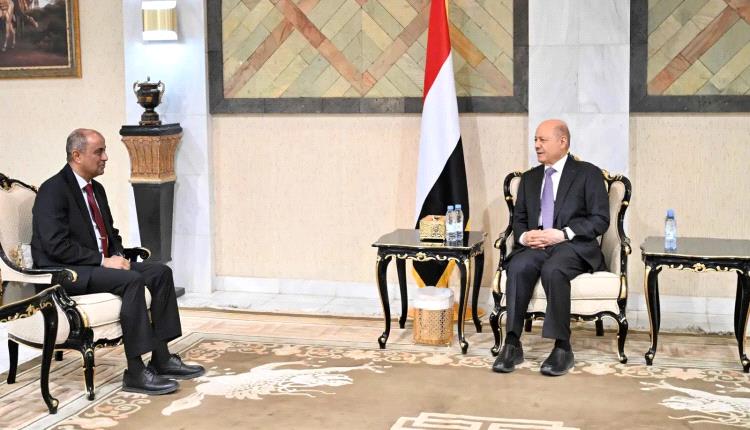 إقالة بن بريك.. العليمي يبدأ معركة "تصفية الحسابات" مع "الانتقالي الجنوبي" 