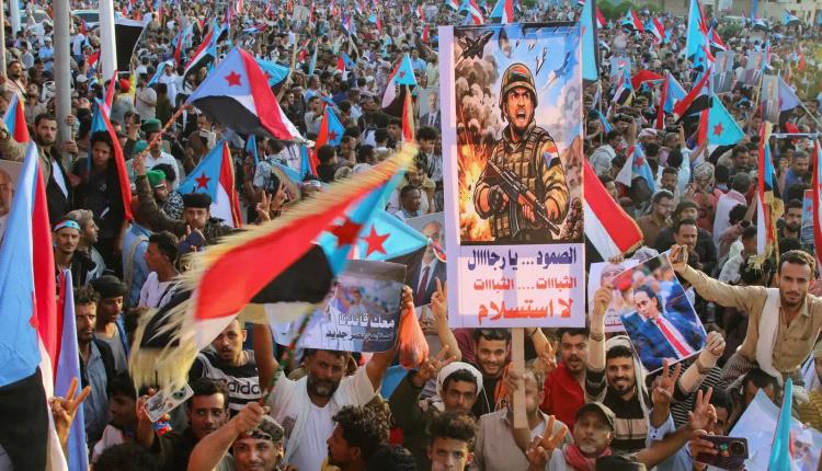 جنوب اليمن.. احتشاد شعبي كاسح تعبيراً عن الغضب والتمسك بالقضية 