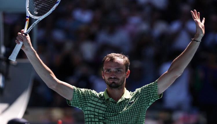 ريمونتادا مجنونة تقود مدفيديف إلى الدور الرابع في أستراليا المفتوحة للتنس