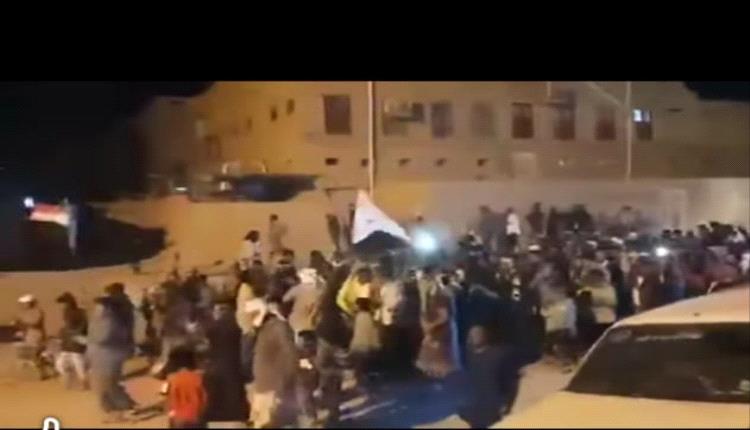 عاجل : مظاهرات ليلية بوادي حضرموت ترسل رسالة الى الرياض والعليمي 