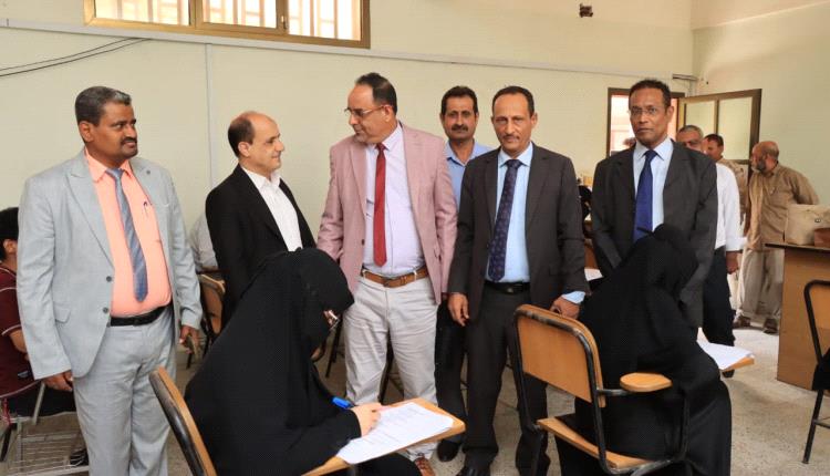تدشين امتحانات الفصل الدراسي الأول للعام الاكاديمي 2025/2026 بكلية المجتمع بعدن 