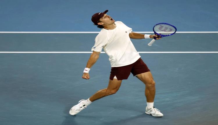 دي مينور يبلغ ربع نهائي أستراليا المفتوحة للتنس بفوزه على بوبليك