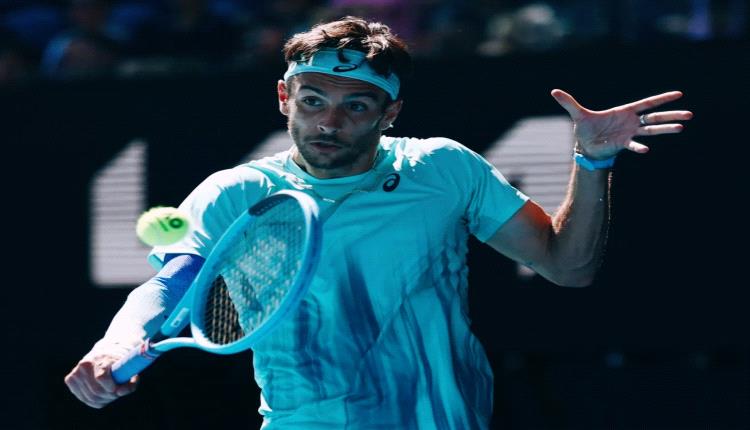 سينر يشق طريقه بثبات نحو ربع نهائي أستراليا المفتوحة للتنس
