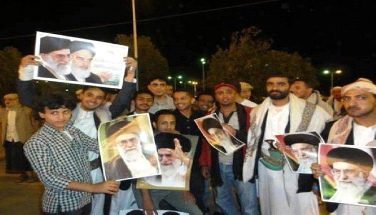 صور خامنئي في صنعاء تظهر عمق الولاء الحوثي لإيران 