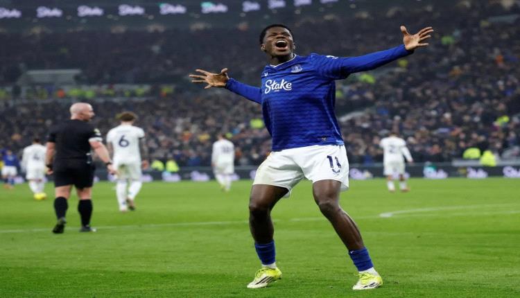 باري ينقذ إيفرتون من السقوط أمام ليدز في ختام الجولة 23 من البريميرليج