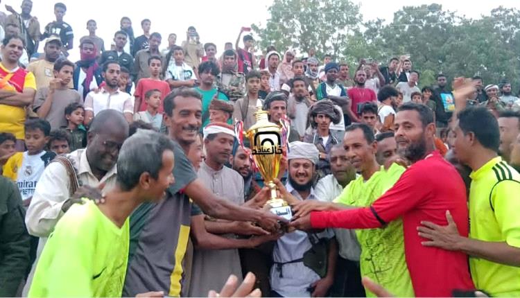 بثنائية الموزعي وجابر..العصلة يتوج بطلا لدوري الفقيد "عبدالله مكيش" للمخضرمين بزنجبار