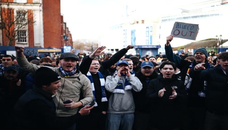 تشيلسي يطالب جماهيره بالحذر بعد إصابة مشجعين قبل مواجهة نابولي