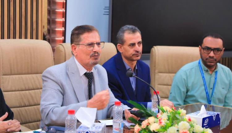 الأستاذ عبدالحكيم الشعبي.. نموذج إداري حاضر في الميدان وخدمة المديريات 