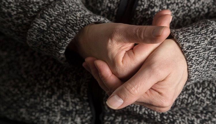 إحذر فرقعة أصابعك 