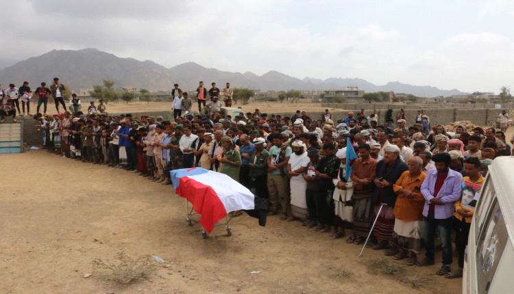 في تشييع الحالمي.. الجنوب يرفع راية الوفاء للشهداء ويجدد العزم على استعادة الدولة كاملة السيادة