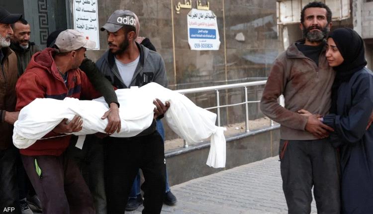 قصف إسرائيلي يقتل عائلة كاملة داخل خيمتها في خانيونس
