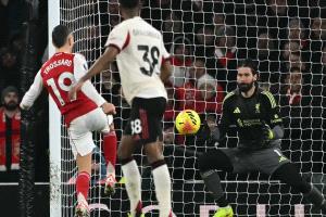 ليفربول يمنع آرسنال من الهروب بصدارة البريميرليج