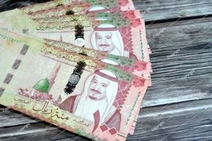 تساؤلات حول فرض شركات الصرافة بعدن قيوداً على مصارفة العملة الأجنبية