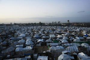  127 ألف خيمة تالفة في غزة ومئات آلاف النازحين يواجهون منخفضا باردا
