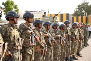 قوات العمالقة الجنوبية تسلم تأمين حي السفارات وساحة العروض لقوات الأمن الوطني بالعاصمة عدن
