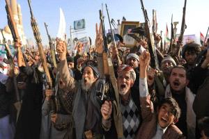 "زلزال إيران" يهز الحوثيين.. استنفار أمني صامت في صنعاء
