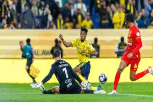 القادسية يذيق النصر الهزيمة الثانية تواليًا في دوري روشن
