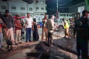 العقربي وبن جرادي يطلعان على سير أعمال سفلتة شارع البلدية بمديرية صيرة
