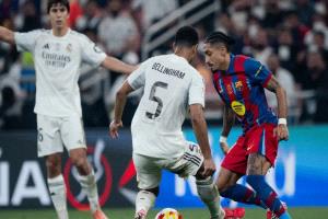 رافينيا يحسم الكلاسيكو.. برشلونة يتوج بالسوبر الإسباني على حساب ريال مدريد
