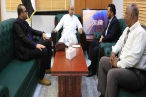عضو مجلس القيادة الرئاسي يبحث مع قيادة كاك بنك توسيع الشراكة لدعم التنمية والاستثمار