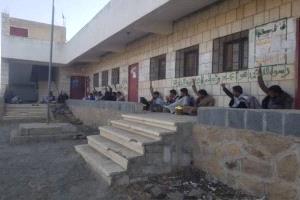 الحوثيون يخنقون قرية في عمران بعد تلقِّيهم ضربة قبَلية
