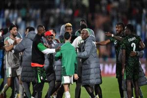 بتهمة سرقة رجل أمن.. السلطات المغربية تعتقل مشجعًا جزائريًا