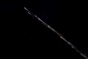 أجسام مضيئة "غامضة" في سماء لحج تثير المخاوف في اليمن