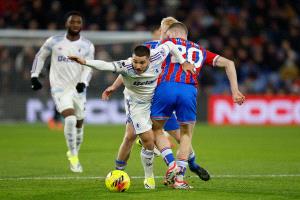 أستون فيلا يكتفي بالتعادل السلبي مع كريستال بالاس ويفشل في انتزاع وصافة البريميرليج