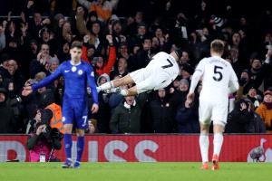 تشيلسي يسقط بعشرة لاعبين أمام فولهام