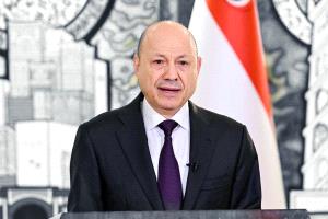 خيانة الشرعية.. العليمي يشرعن تحركات الحوثيين ويمنحهم صك "الوطنية" الزائف لطعن الجنوبيين 