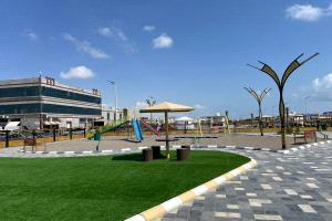 إضافة نوعية لجمال العاصمة عدن.. مدير الشيخ عثمان يتفقد "فاملي جاردينس"