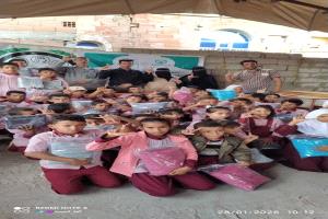 مؤسسة الانوار تستمر في توزيع الحقائب الصحية " مستهدفة جمعية رعاية وتأهيل الصم والبكم بلحج