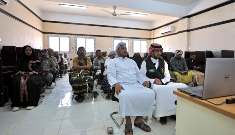 محافظ سقطرى يدشن مشروع التمكين الرقمي للمعلم