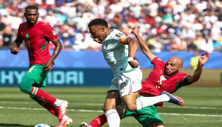 "ركلة جزاء وهمية".. اتهام بالجبن لحكام مباراة المغرب وفرنسا