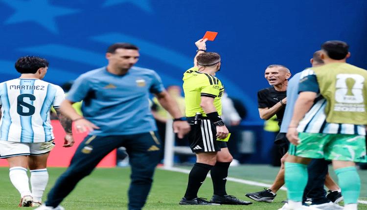 لماذا يمنع "فيفا" الحكام الإنجليز من إدارة مباريات الأرجنتين؟