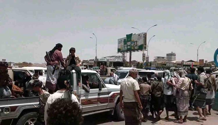 انسحاب الحشود القبلية من ساحة العروض بعد تلقي ضمانات 