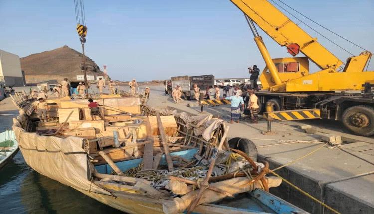 قوات العمالقة تضبط شحنة مواد لتصنيع الأسلحة كانت في طريقها إلى الحوثيين