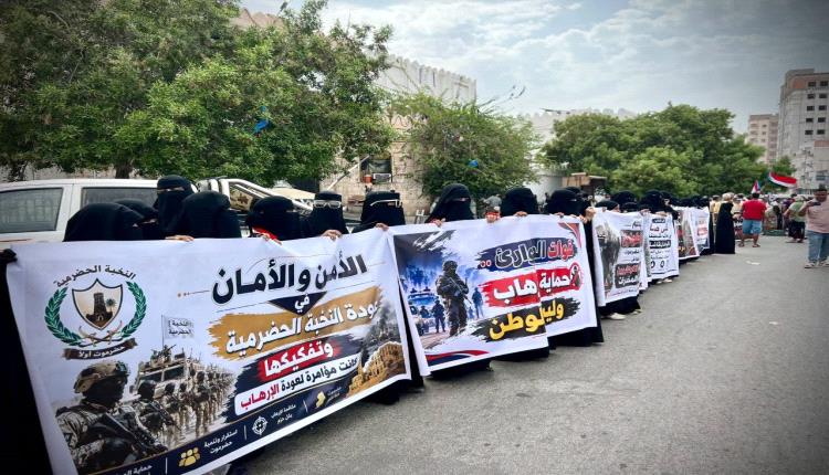 وقفات الغضب تحاصر سلطات الأمر الواقع في الجنوب رفضا للوصاية وسوء الخدمات 