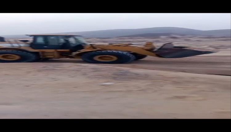 استجابةً لمناشدة الأهالي.. مشروع بلحاف الغازي ينهي معاناة سكان "الحامية"