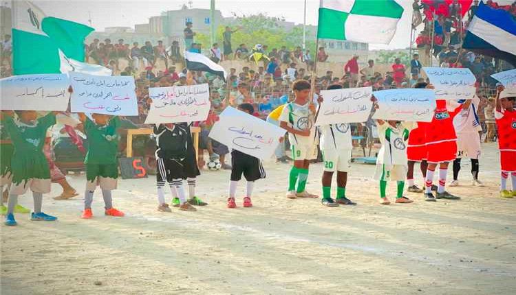 8 سنوات من الانتظار.. رياضيو الشحر يجددون نداء تعشيب ملعب الشاحت