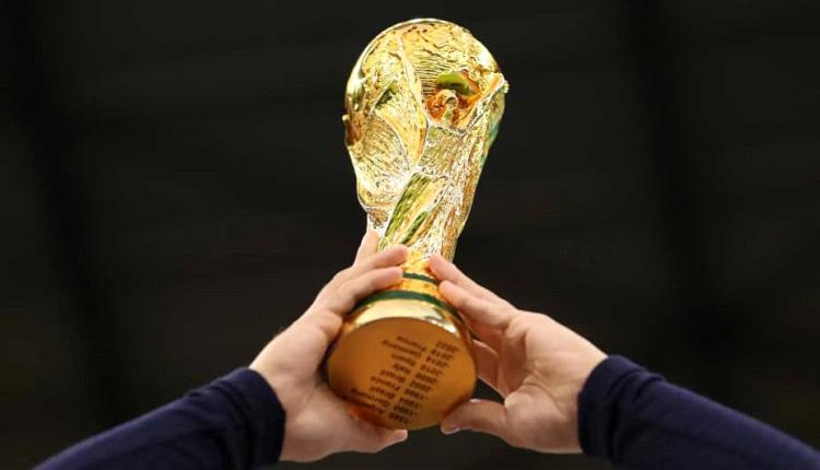 قاعدة الفيفا الأكثر غرابة.. من يحق له لمس كأس العالم دون قفازات؟