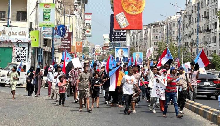 وقفة احتجاجية في المعلا بعدن ترفض 