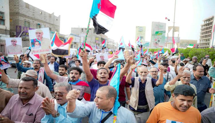 تظاهرة حاشدة في عدن تجدد رفض الوصاية وتؤكد دعمها للمجلس الانتقالي